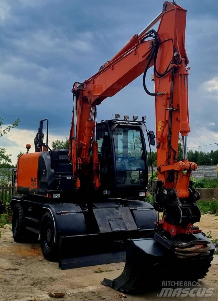 Hitachi 140W Pelle sur pneus