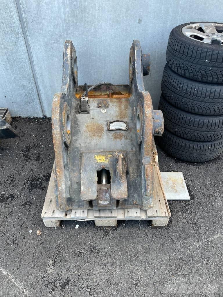  kleppmek KM3 ? Attache rapide pour godet