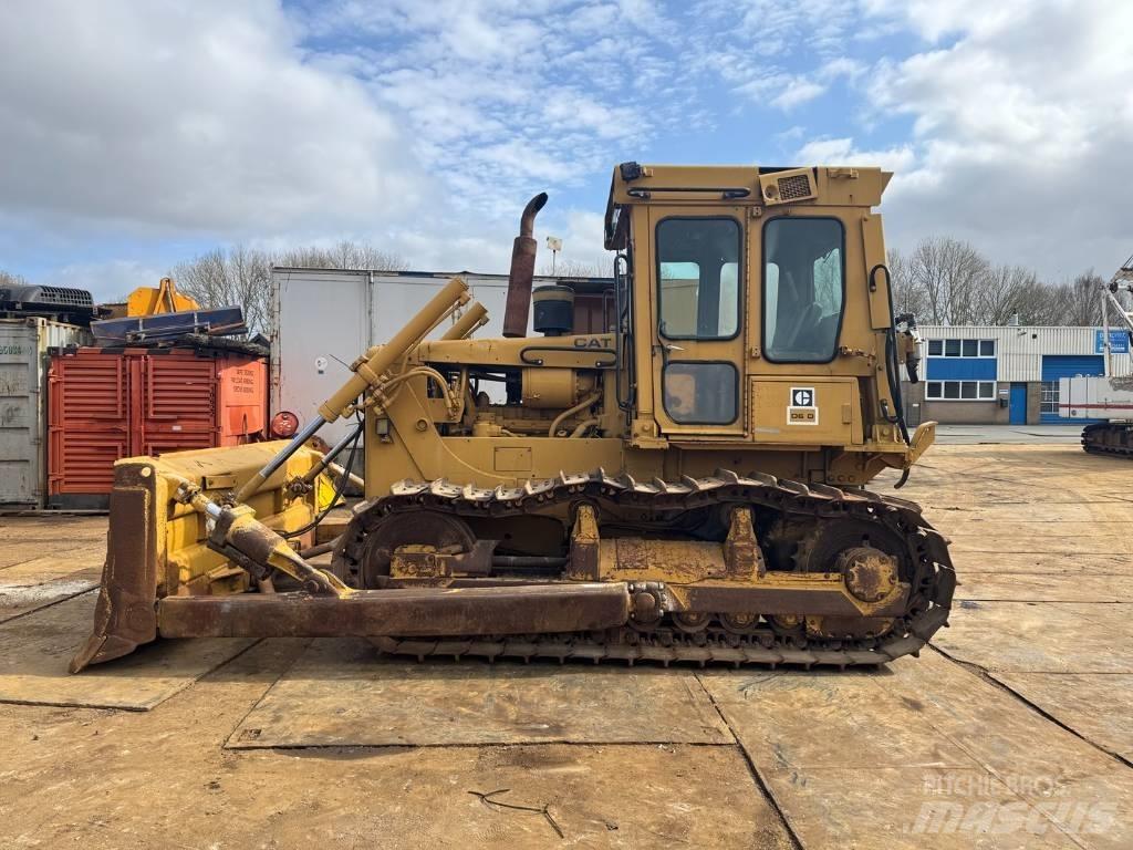 CAT D 6 D Bouteurs sur chenilles