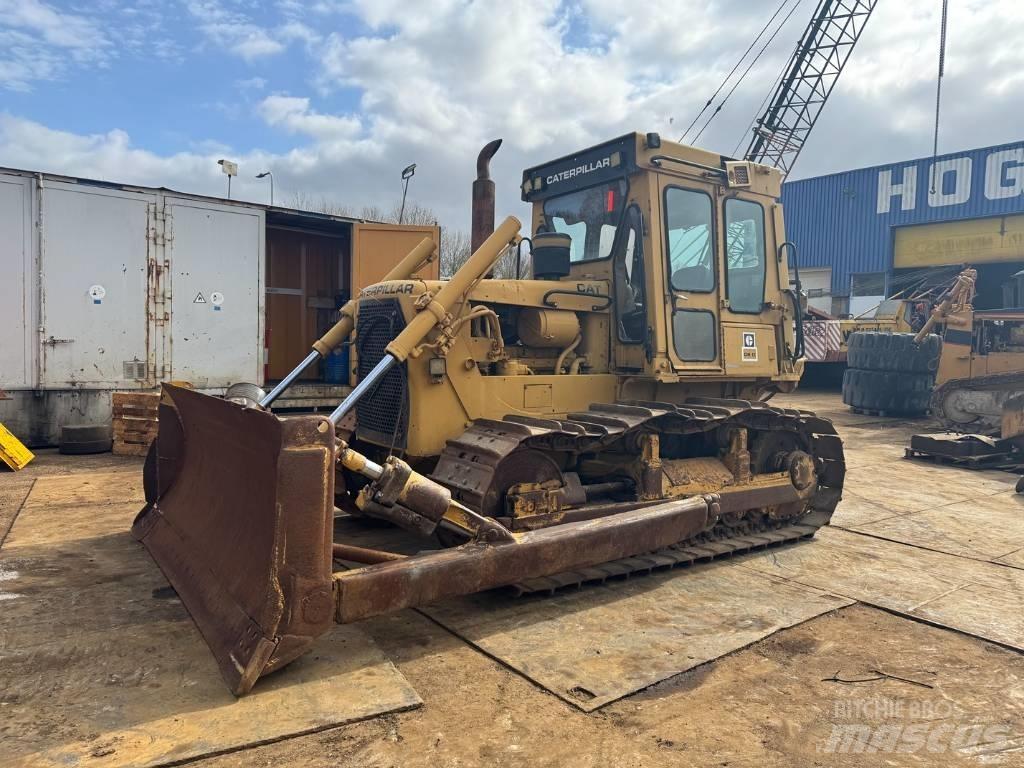 CAT D 6 D Bouteurs sur chenilles