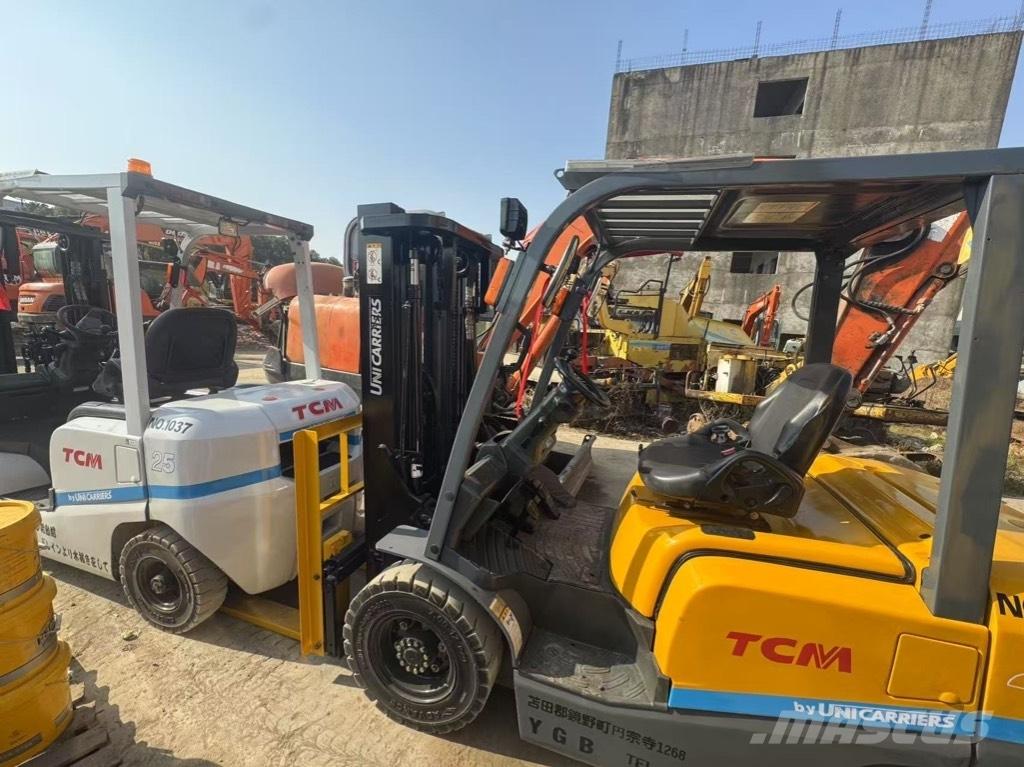 TCM FD 25 Chariots diesel