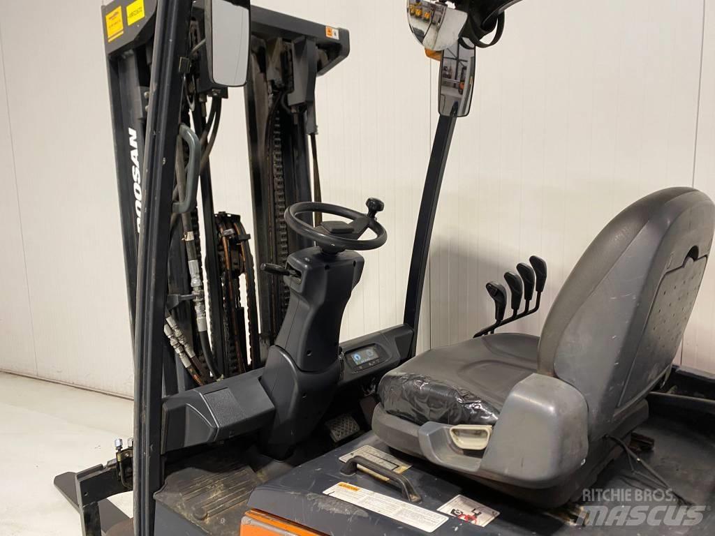 Doosan B35X-7 Chariots élévateurs électriques