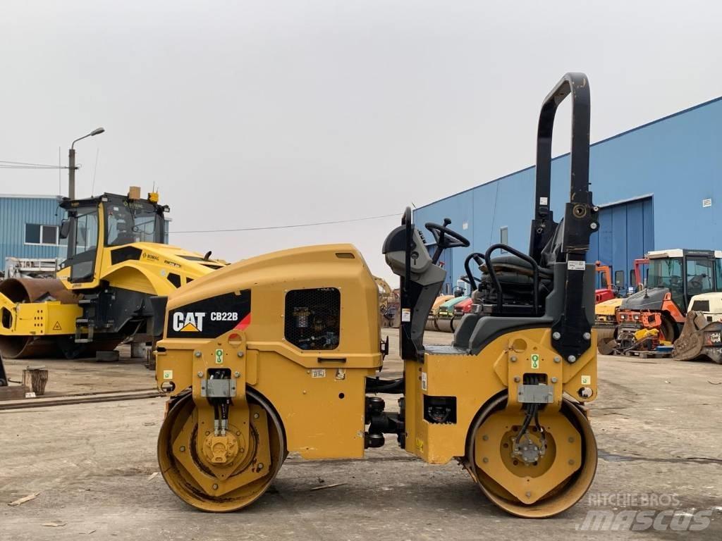 CAT CB 22B Rouleaux tandem