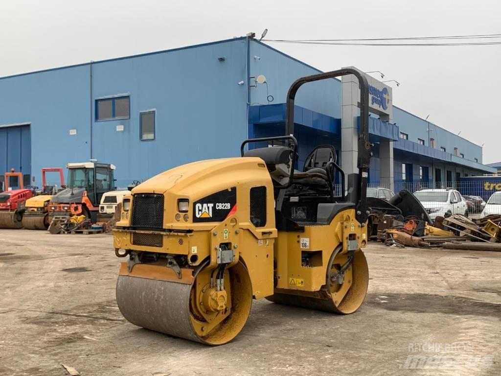 CAT CB 22B Rouleaux tandem