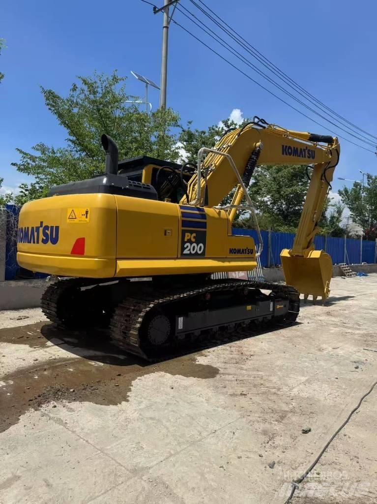Komatsu PC 200 8N Pelle sur chenilles