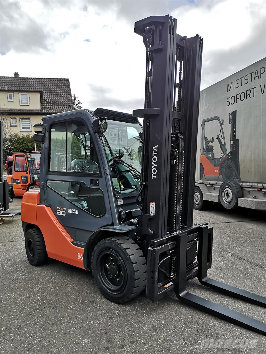 Toyota 02-8FDF30 Chariots diesel