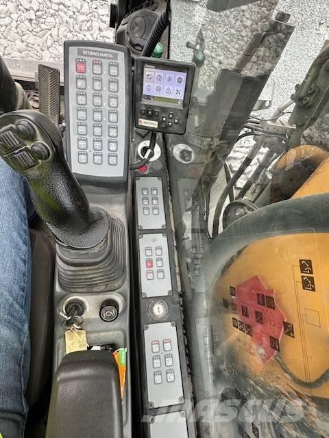 Liebherr A 916 Pelle sur pneus