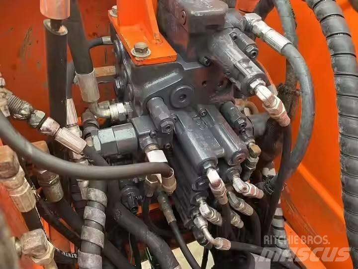 Doosan DH80 Pelle sur chenilles