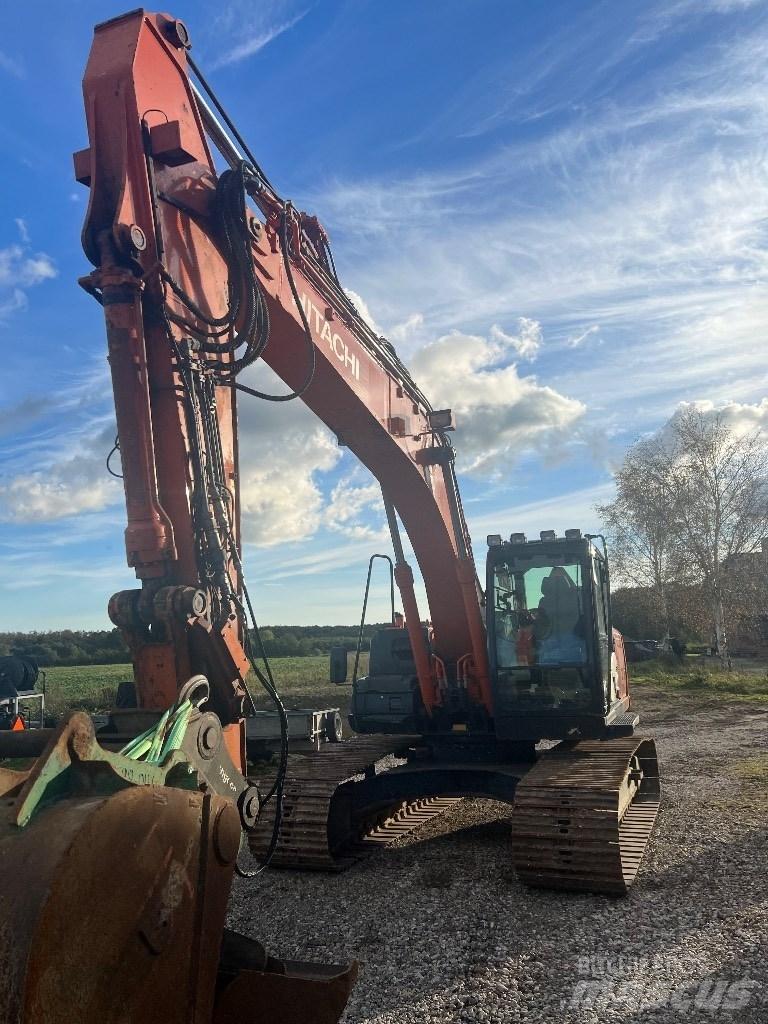 Hitachi ZX 210 Pelle sur chenilles