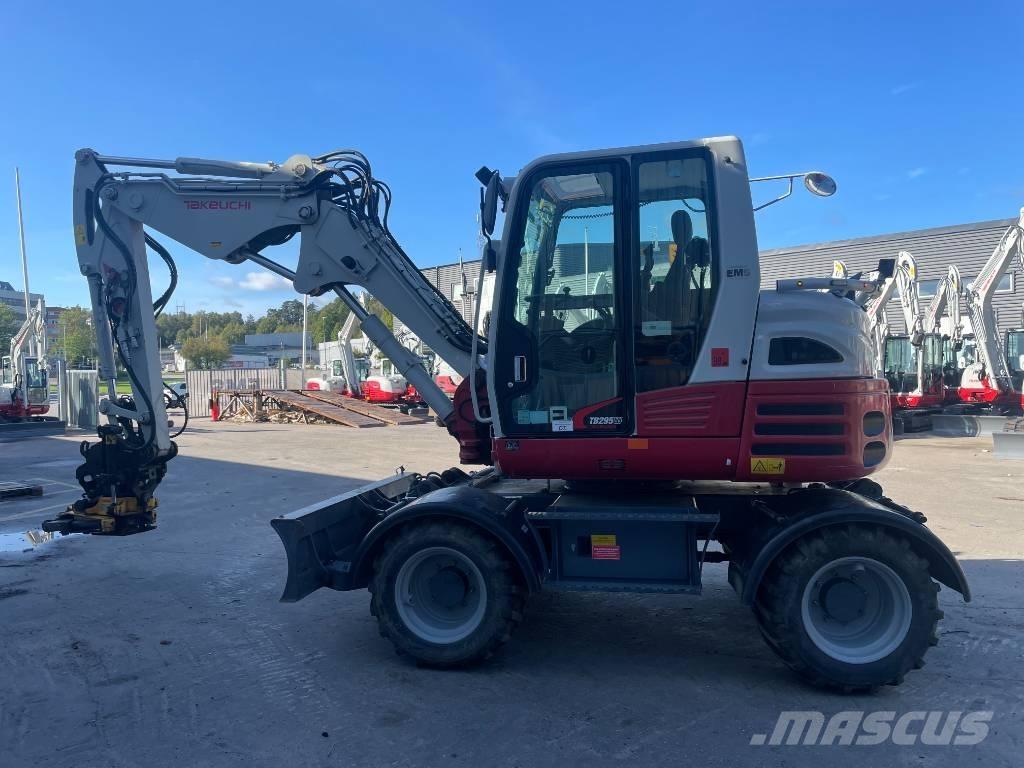 Takeuchi TB 295W Pelle sur pneus