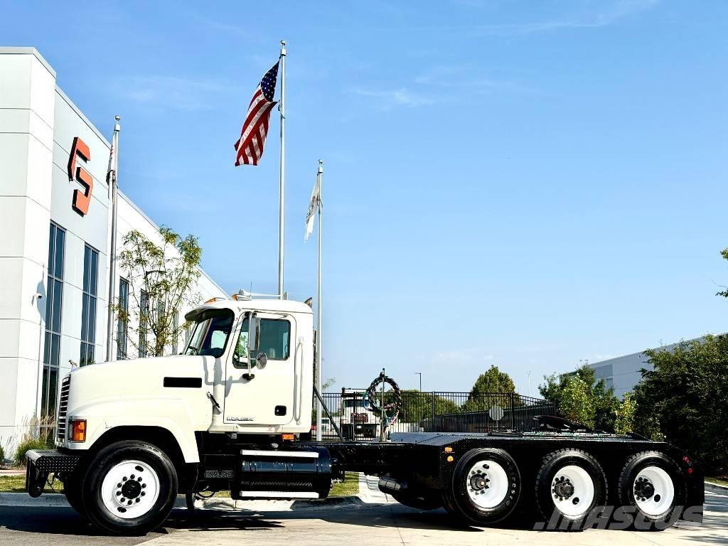 Mack CHU 613 Tracteur routier