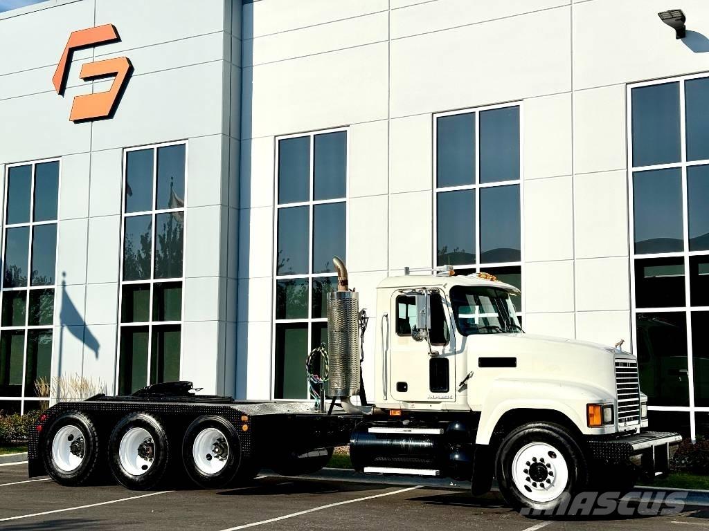 Mack CHU 613 Tracteur routier