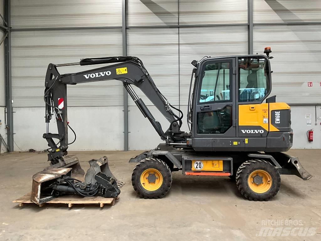 Volvo EW 60 E Pelle sur pneus