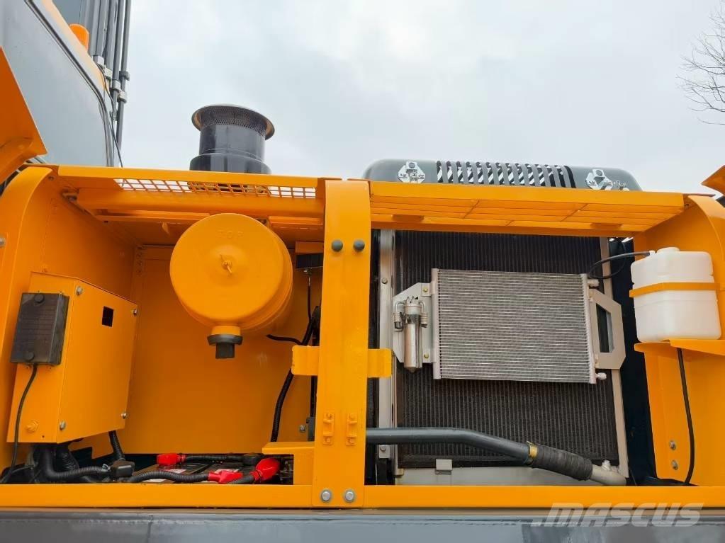 Hyundai 305-9T Pelle sur chenilles