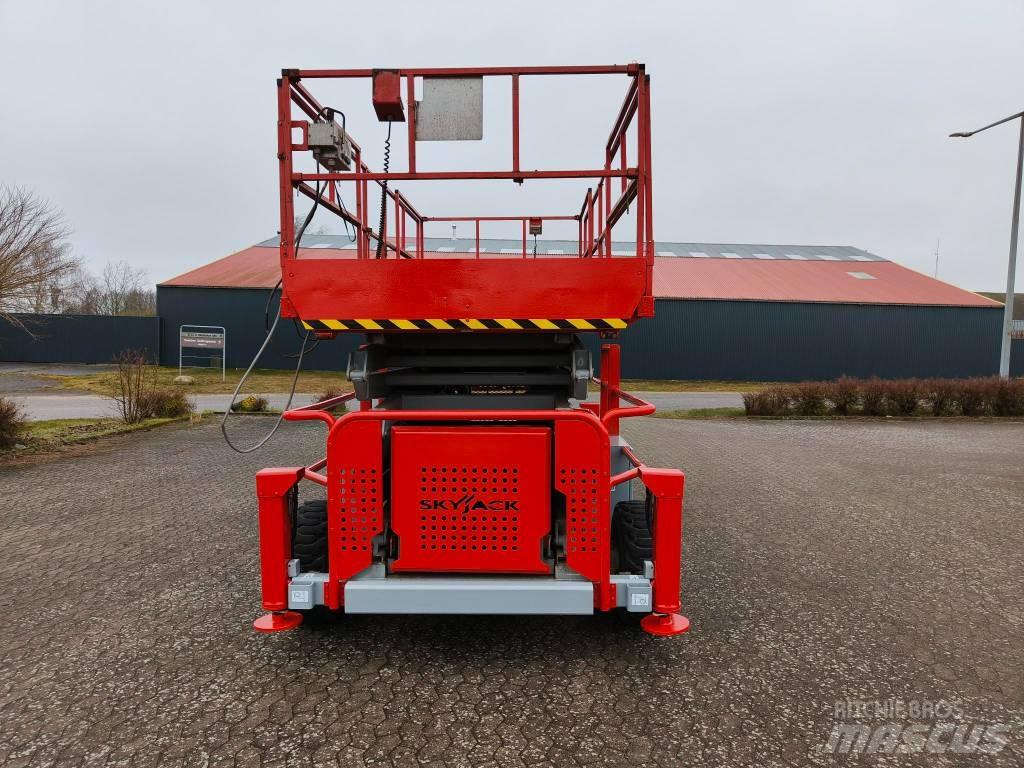 SkyJack SJ 9250 RT Nacelle ciseaux