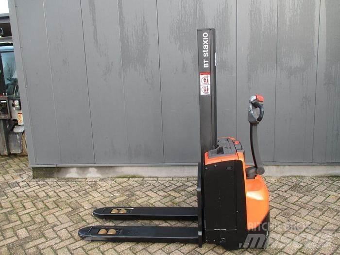 BT SWE 080L Gerbeur accompagnant