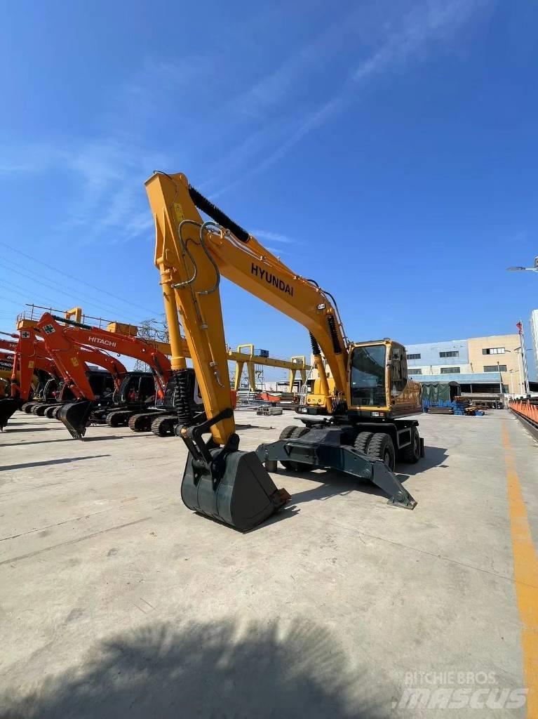 Hyundai 210W-9 Pelle sur pneus
