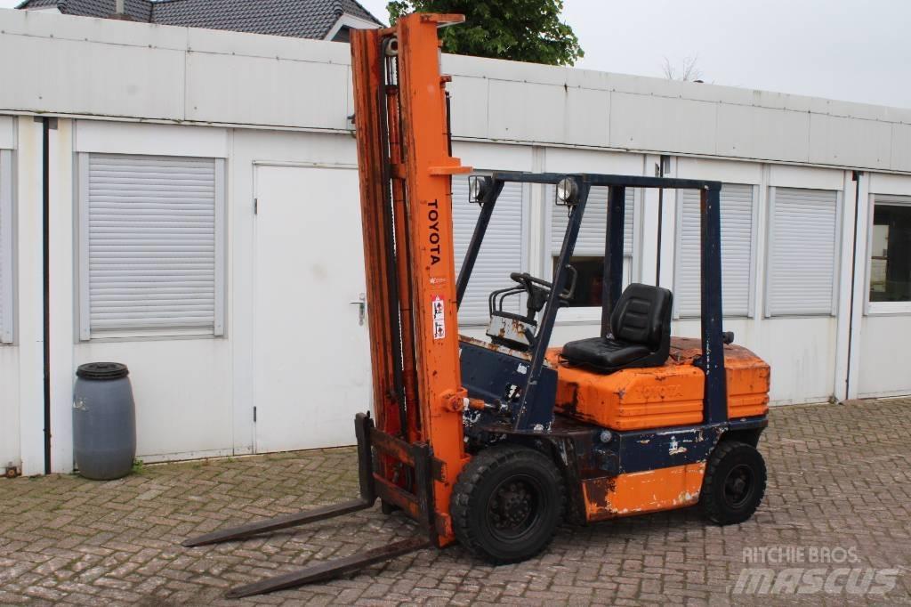 Toyota 5 FD 25 Chariots diesel