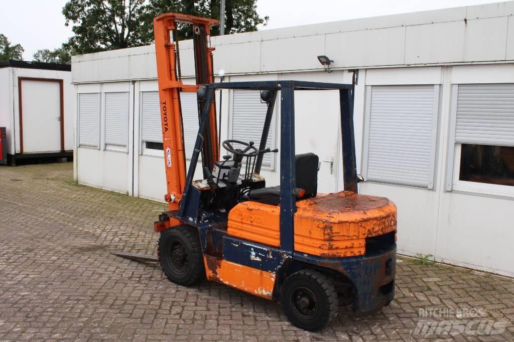 Toyota 5 FD 25 Chariots diesel