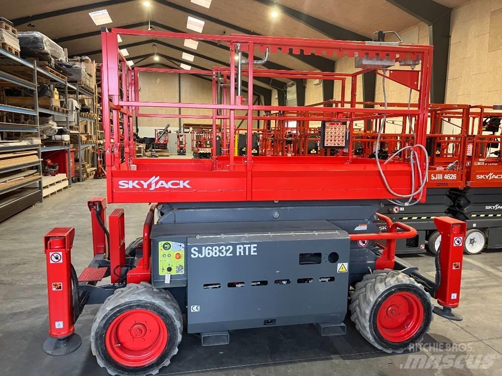 SkyJack SJ 6832 RTE Nacelle ciseaux