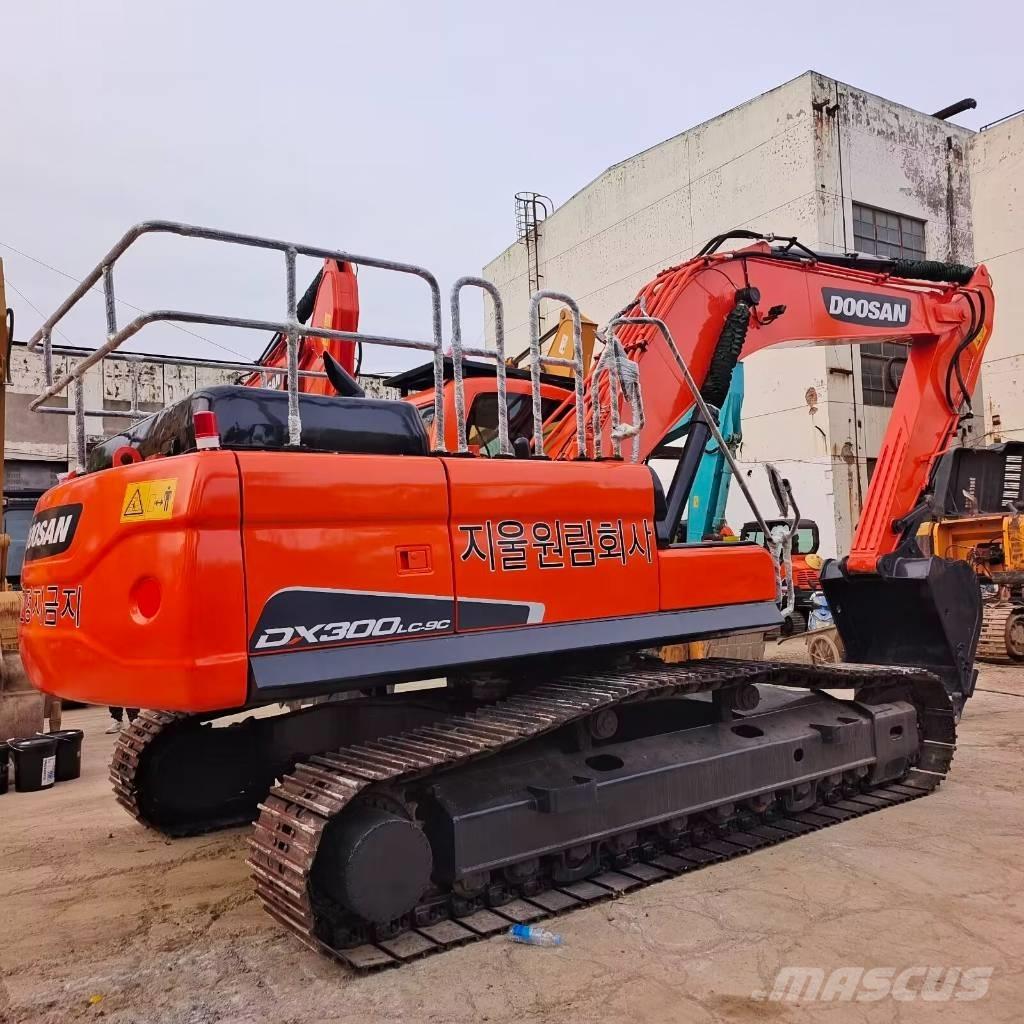 Doosan DX 300 Pelle sur chenilles