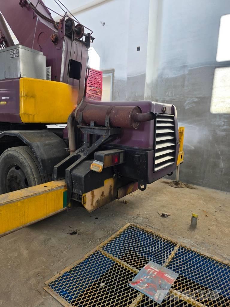 Kato MR 100 Grues mobiles