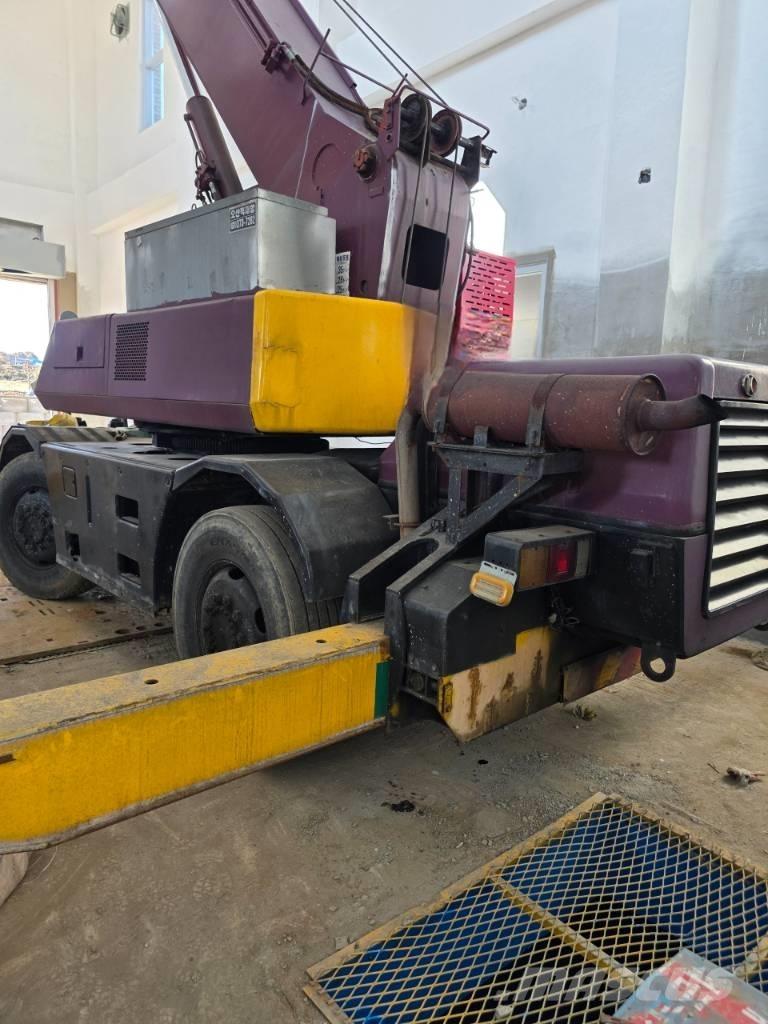 Kato MR 100 Grues mobiles