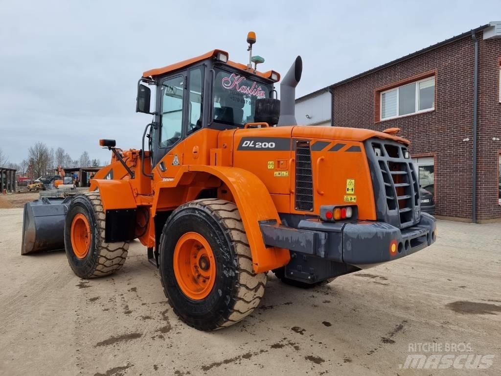 Doosan DL 200-3 Chargeuse sur pneus