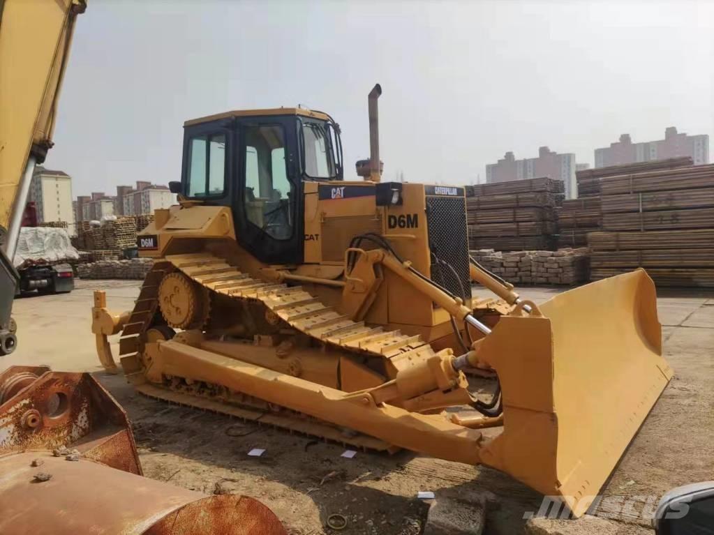 CAT D 6M Bouteurs sur chenilles
