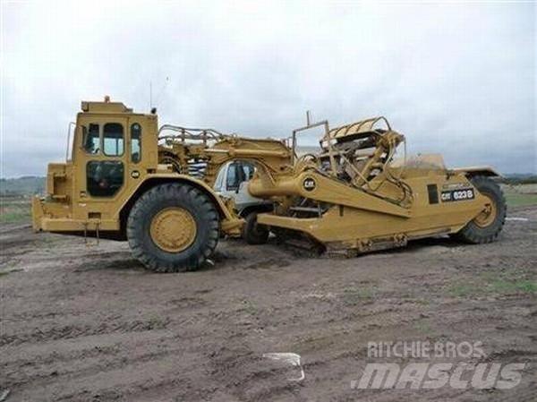 CAT 623B Pelle sur pneus