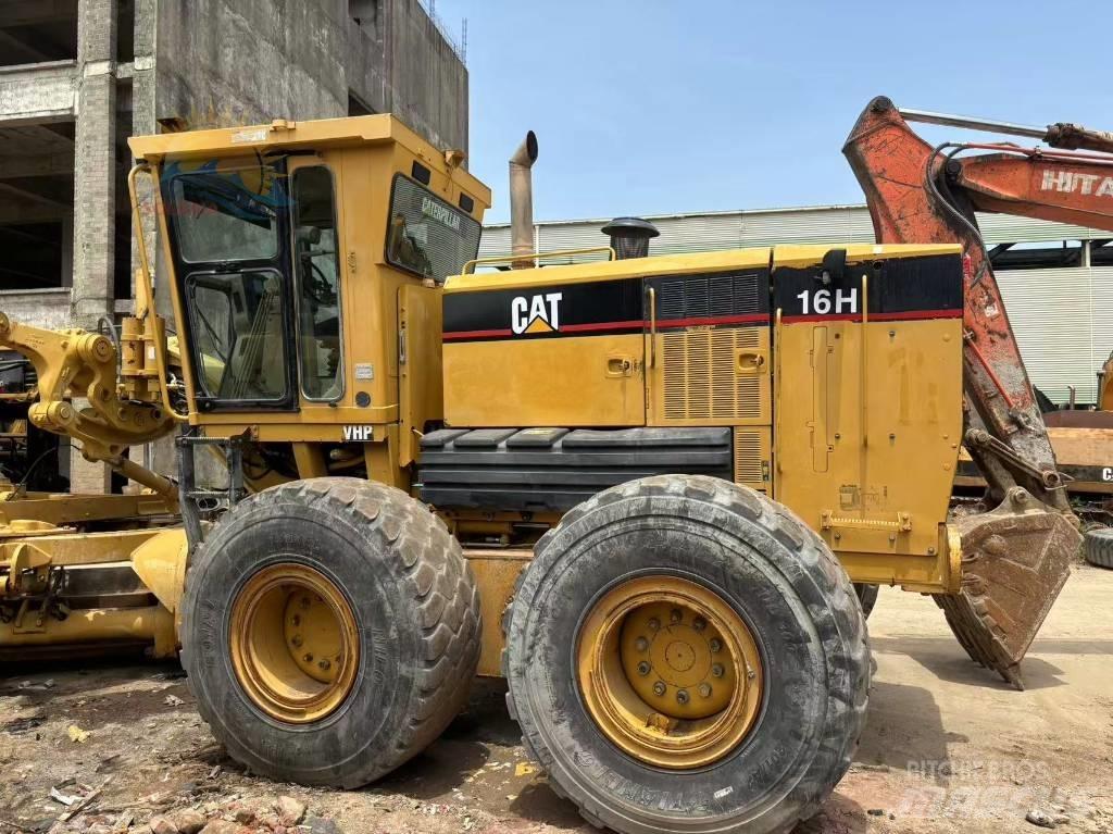 CAT 16 H Niveleuse