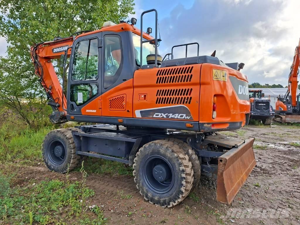 Doosan DX140W-5 Pelle sur pneus