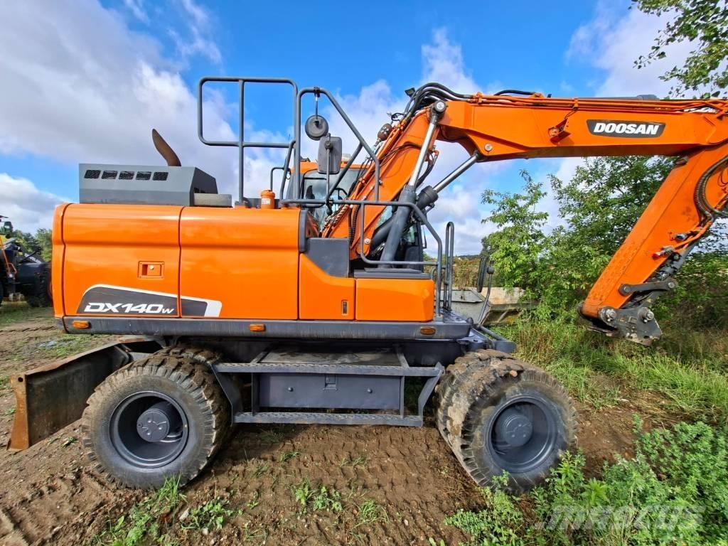 Doosan DX140W-5 Pelle sur pneus