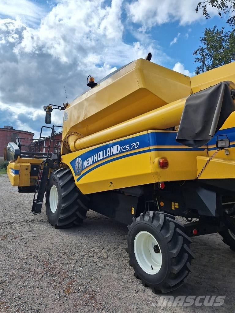 New Holland TC 5.70 Moissonneuse batteuse