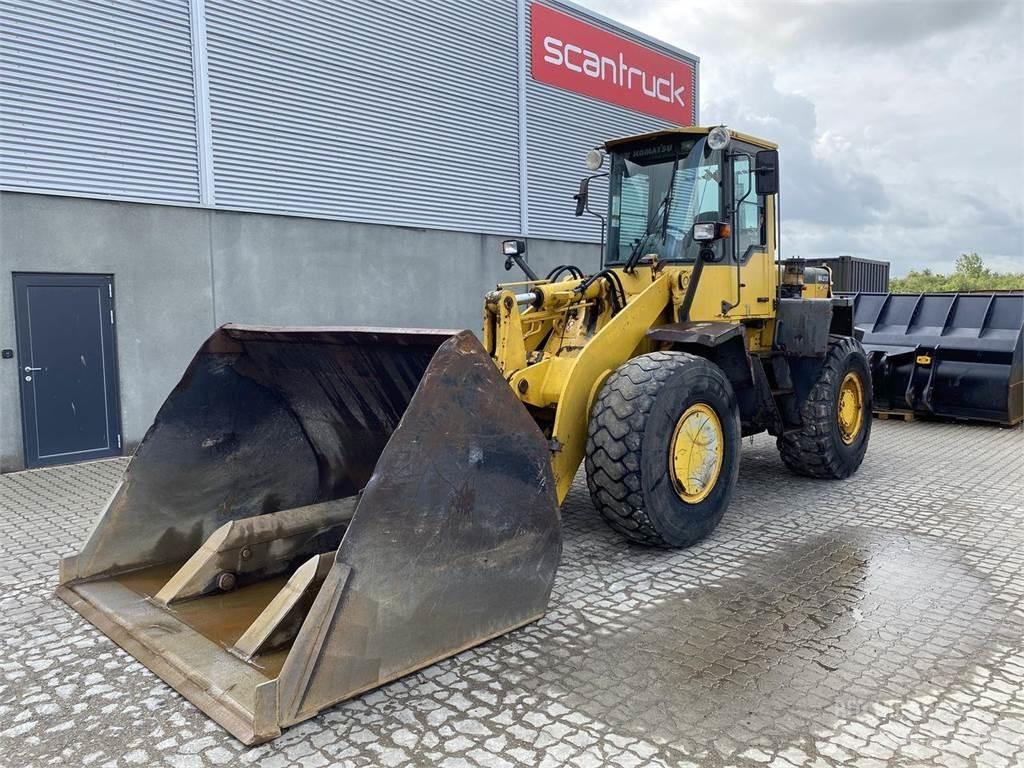 Komatsu WA270-3 Chargeuse sur pneus