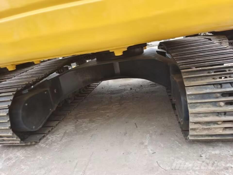 Komatsu PC 200 Pelle sur chenilles