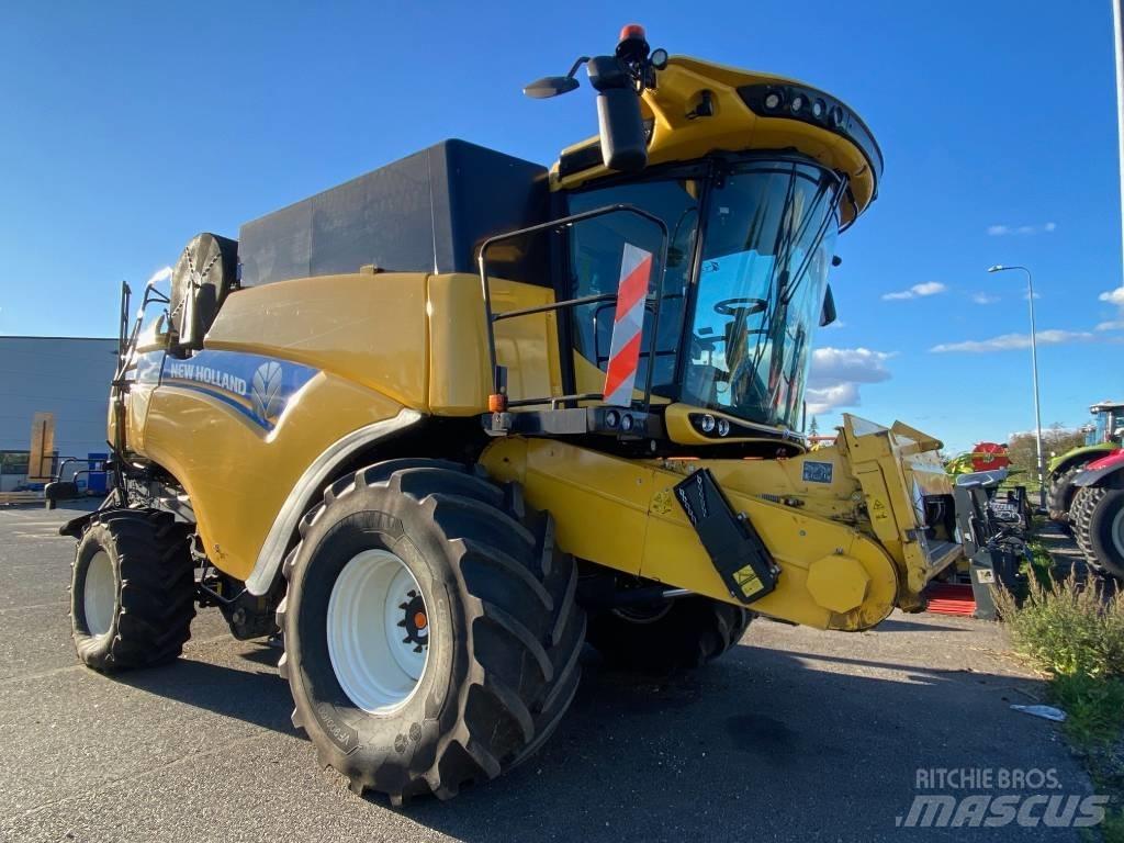 New Holland CX 8.90 Moissonneuse batteuse