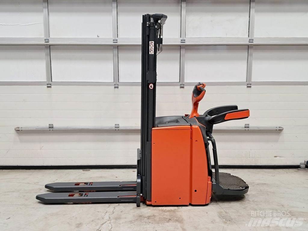 Linde L14 AP Gerbeur accompagnant