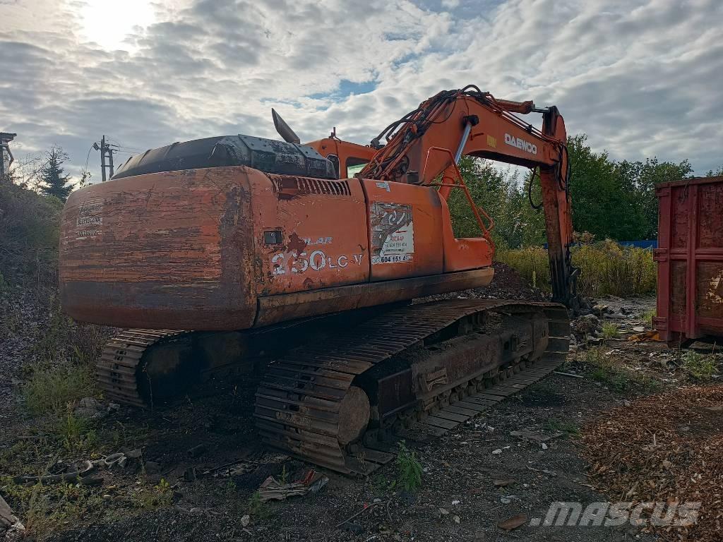 Daewoo S-250 LC-V Pelle sur chenilles