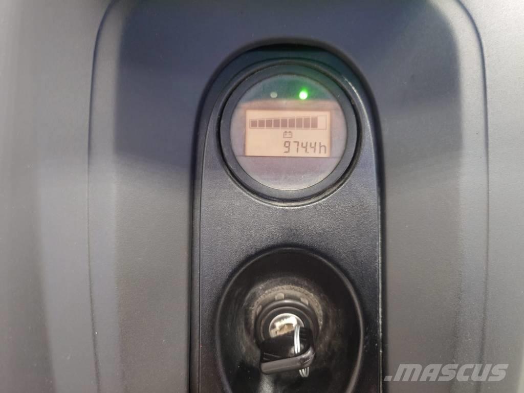 Linde L12/1172 Gerbeur accompagnant