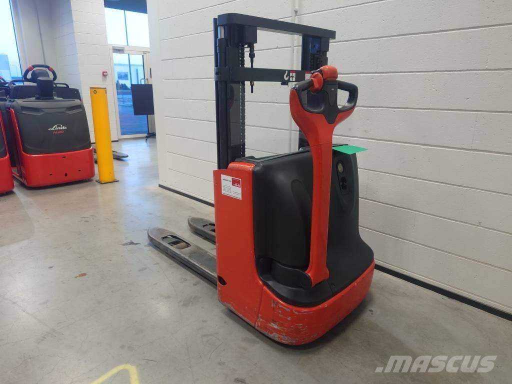 Linde L12/1172 Gerbeur accompagnant