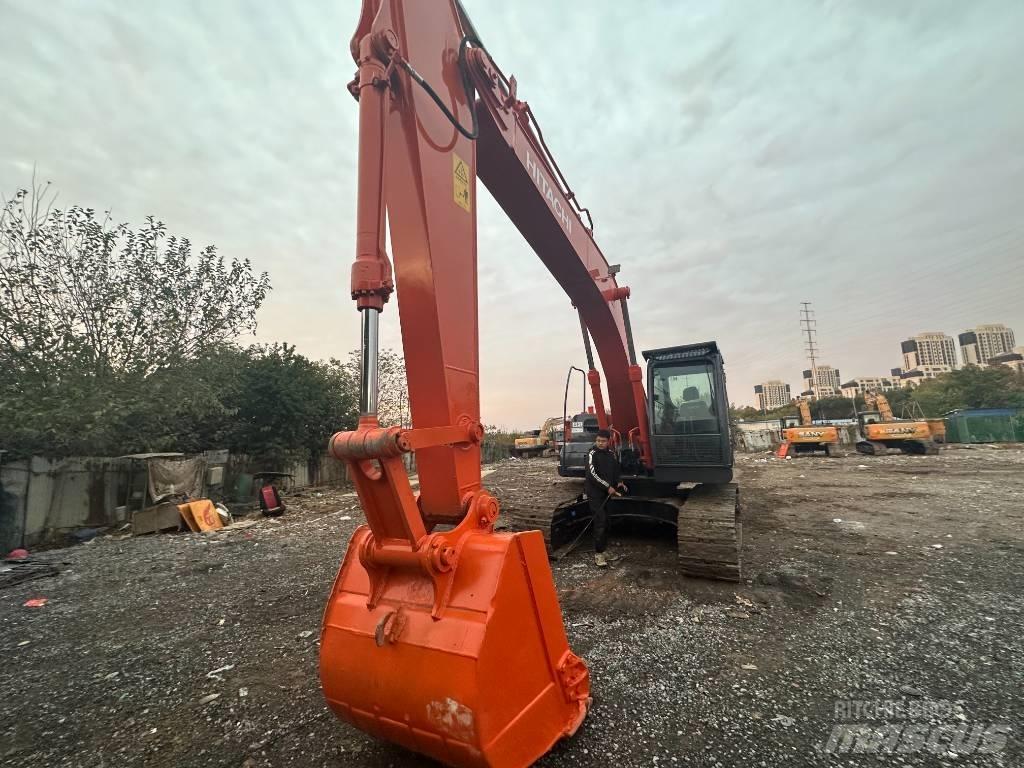 Hitachi ZX 200 Pelle sur chenilles