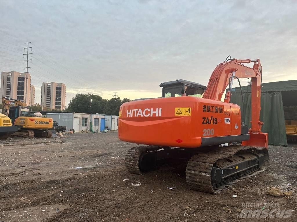 Hitachi ZX 200 Pelle sur chenilles