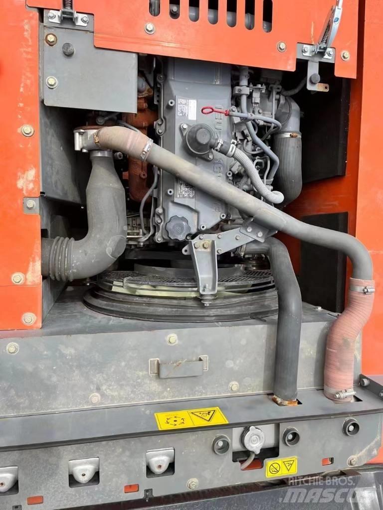 Hitachi ZX 240-3 Pelle sur chenilles