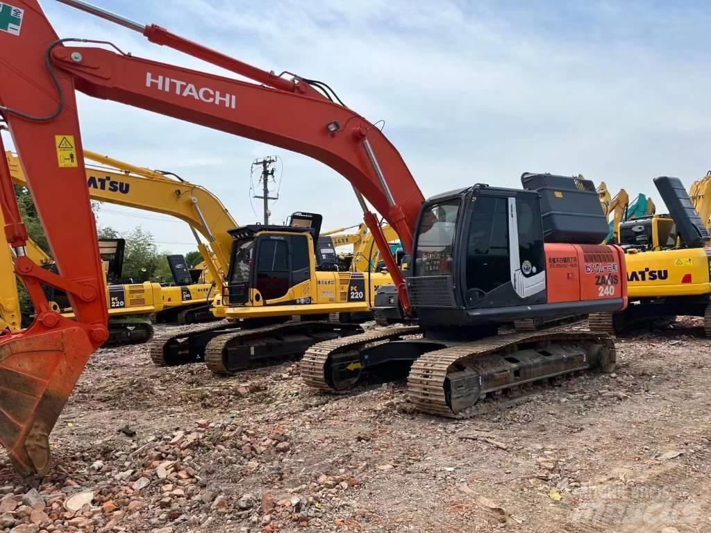 Hitachi ZX 240-3 Pelle sur chenilles