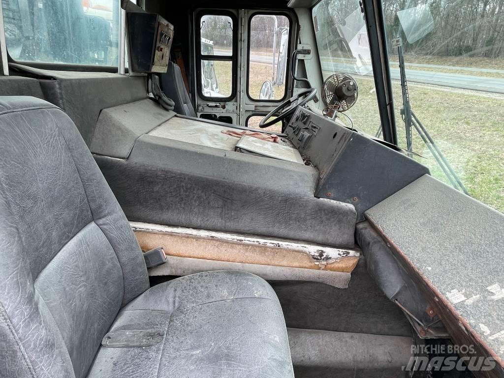 Mack LEU613 Châssis cabine