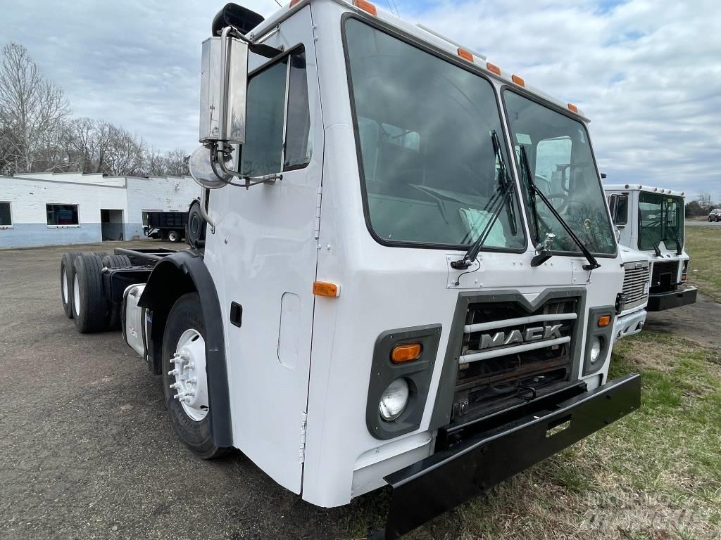 Mack LEU613 Châssis cabine