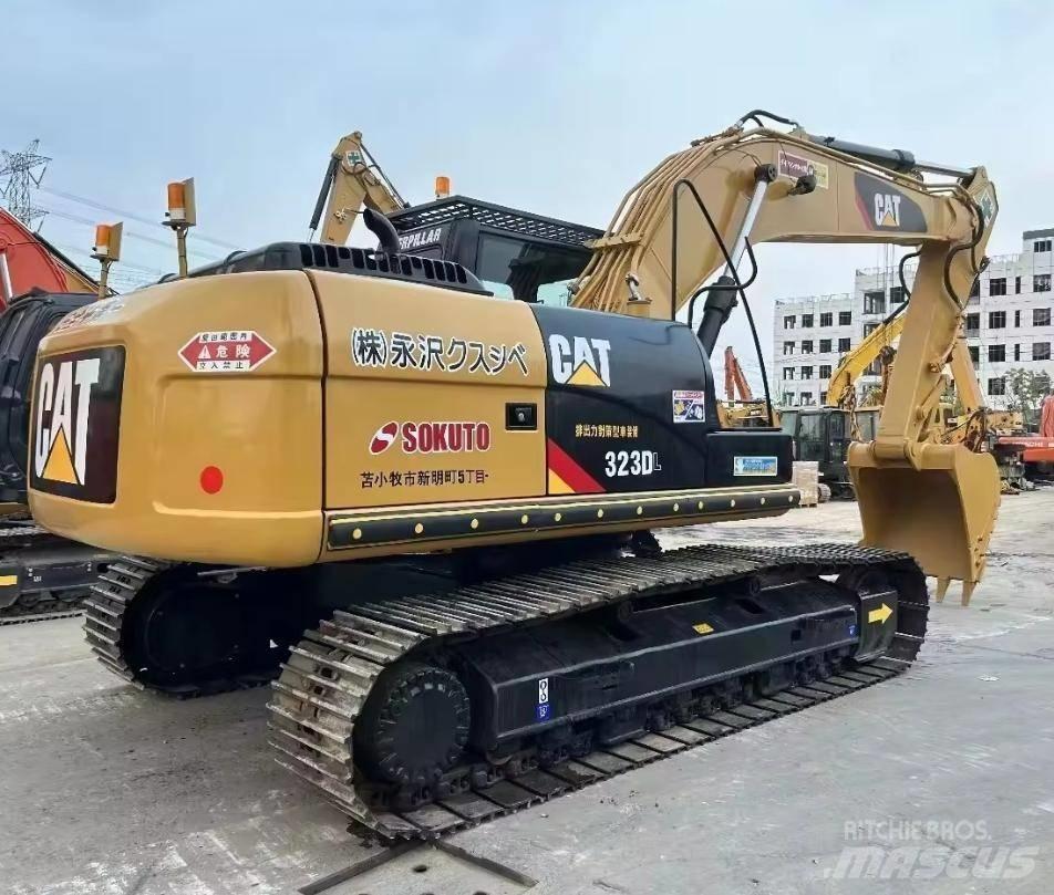 CAT 323 Pelle sur chenilles
