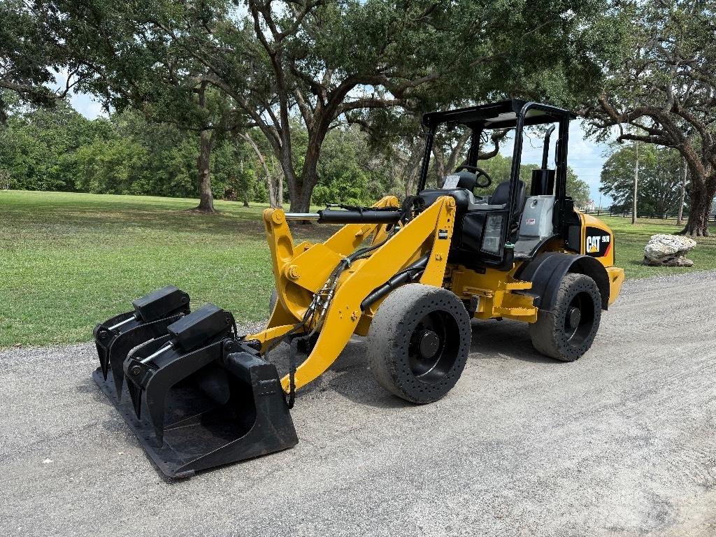 CAT 908 H Chargeuse sur pneus