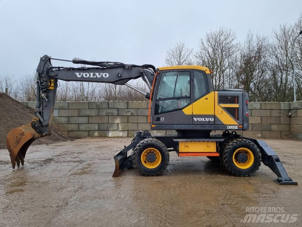 Volvo EWR 150 E Pelle sur pneus